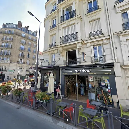 Апартаменты Studio Aux Portes De Paris Исси-ле-Мулино