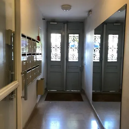 Апартаменты Studio Aux Portes De Paris Исси-ле-Мулино