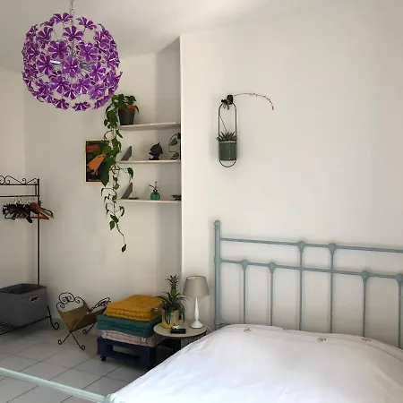 Апартаменты Studio Aux Portes De Paris Исси-ле-Мулино